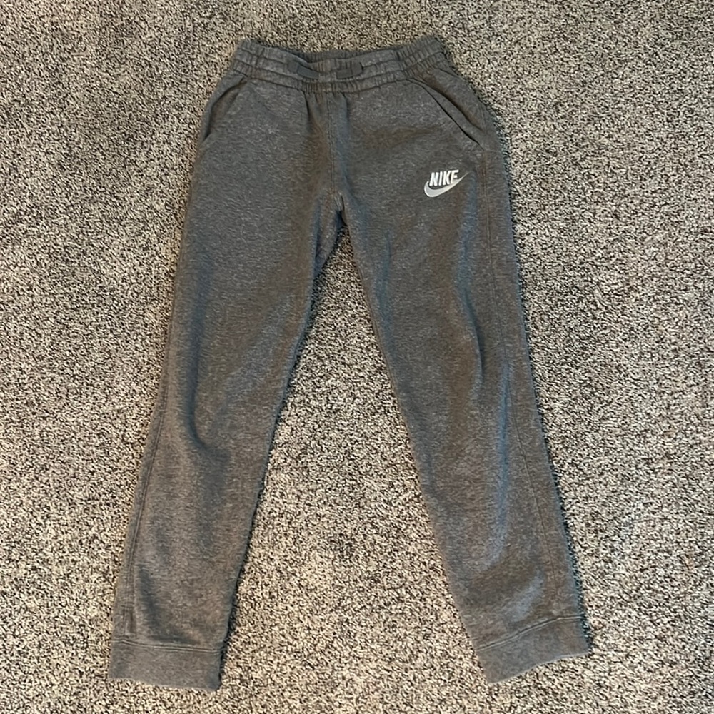 Boys Nike heather gray sweatpants.